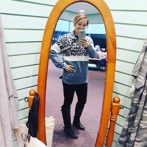 Leapord blue sweatshirt